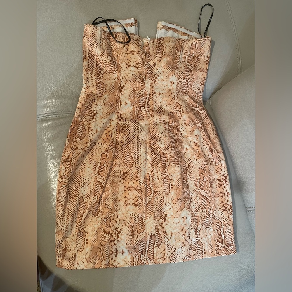 NWT Forever 21 Gorgeous Dress shortly orange/multi size small .